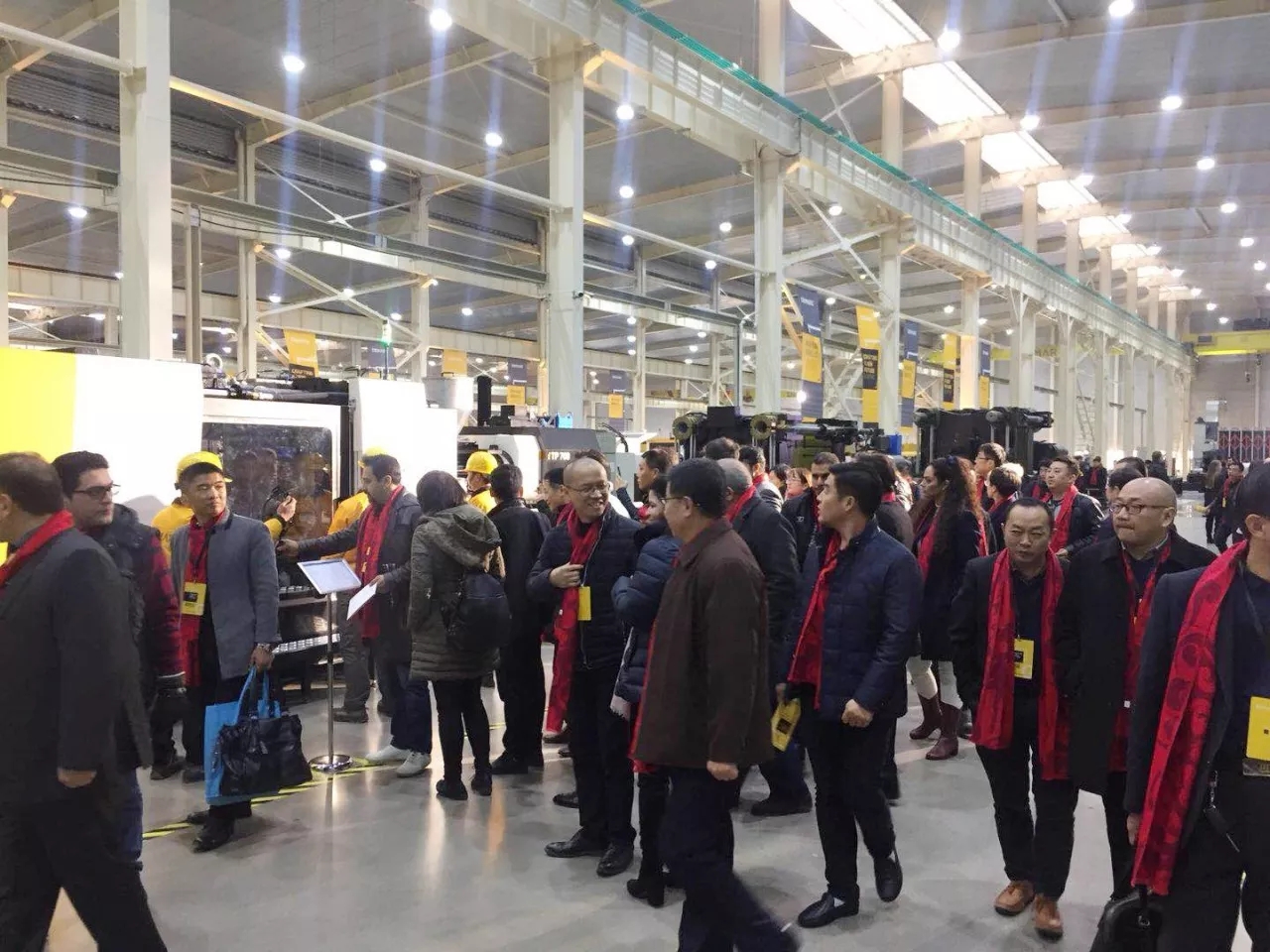 Z6尊龙演出“两大喜”： 十周年庆+注塑智慧工厂落成